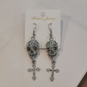 Skull dangle earrings